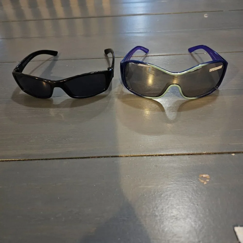 Unisex Active Wear Black & Blue Full Rim UV Protectant kids Sunglasses